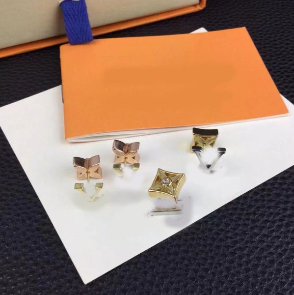 Crystal Letter Flower Ear Stud Earrings Luxury Brand Designer Women Girl Elegant Gold Silver Plated Rhinestone Party Fashion Jewerlry Accessories Top Quality
Crystal Letter Flower Ear Stud Earrings Luxury Brand Designer Women Girl Elegant Gold Silver Plated Rhinestone Party Fashion Jewerlry Accessories Top Quality