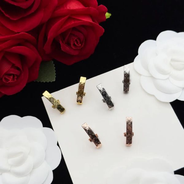Luxury Brand Designers Letters Clover Ear Stud Stainless Steel 18K Gold Rose Silver Plated Classic Women Girl Round Ear Hoop Earrings Wedding Jewelry Fashion Access
Luxury Brand Designers Letters Clover Ear Stud Stainless Steel 18K Gold Rose Silver Plated Classic Women Girl Round Ear Hoop Earrings Wedding Jewelry Fashion Access