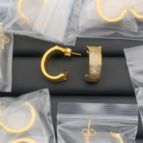 Gold Silver Plated Crystal Flower Hoop Huggie Earrings Luxury Brand Designer Women Girl Elegant Ear Stud Earrings Titanium Steel Classic Jewelry Access With Box
Gold Silver Plated Crystal Flower Hoop Huggie Earrings Luxury Brand Designer Women Girl Elegant Ear Stud Earrings Titanium Steel Classic Jewelry Access With Box