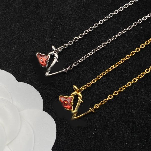 Luxury Women Crystal Letter Clover Pendant Chain Necklace Brand Designer Gold Silver Plated Titanium Steel Charm Chokers Party Fashion Jewerlry Not Fade With Box
Luxury Women Crystal Letter Clover Pendant Chain Necklace Brand Designer Gold Silver Plated Titanium Steel Charm Chokers Party Fashion Jewerlry Not Fade With Box