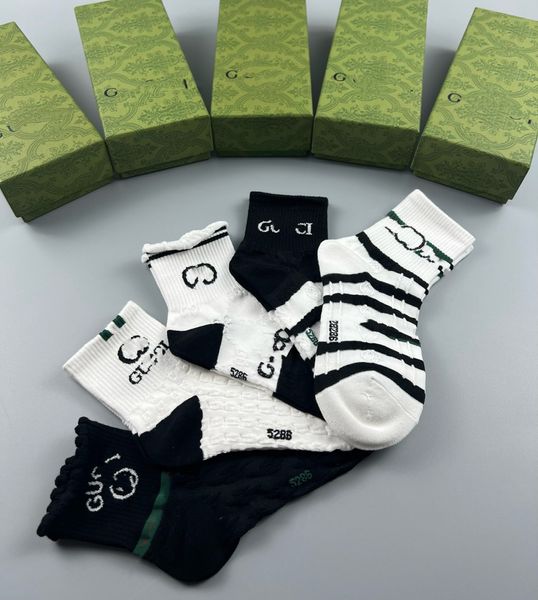 

Designer 2024 Mens Womens crazy socks for women Socks Five Pair Luxe Sports Winter Mesh Letter Printed Sock Embroidery Cotton Man