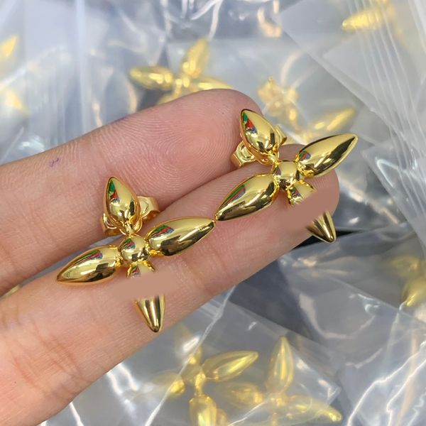 Classic Gold Silver Plated Clover Ear Stud Earring Brand Designer Color Contrast Stainless Steel Women Jewelry Accessories Gift Wholesale With Box High Quality
Classic Gold Silver Plated Clover Ear Stud Earring Brand Designer Color Contrast Stainless Steel Women Jewelry Accessories Gift Wholesale With Box High Quality