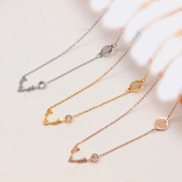 Women Elegant Luxury Crystal Letter Charm Pendant Chain Necklace Brand Designer Gold Silver Plated Stainless Steel Chokers Fashion Jewerlry Access Never Fading
Women Elegant Luxury Crystal Letter Charm Pendant Chain Necklace Brand Designer Gold Silver Plated Stainless Steel Chokers Fashion Jewerlry Access Never Fading