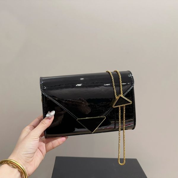 Designer Triangle Shoulder Bag Patent Leather Chain Bag Classic Women's Crossbody Bags Solid Color Simple and Fashionable Hot Selling
Designer Triangle Shoulder Bag Patent Leather Chain Bag Classic Women's Crossbody Bags Solid Color Simple and Fashionable Hot Selling