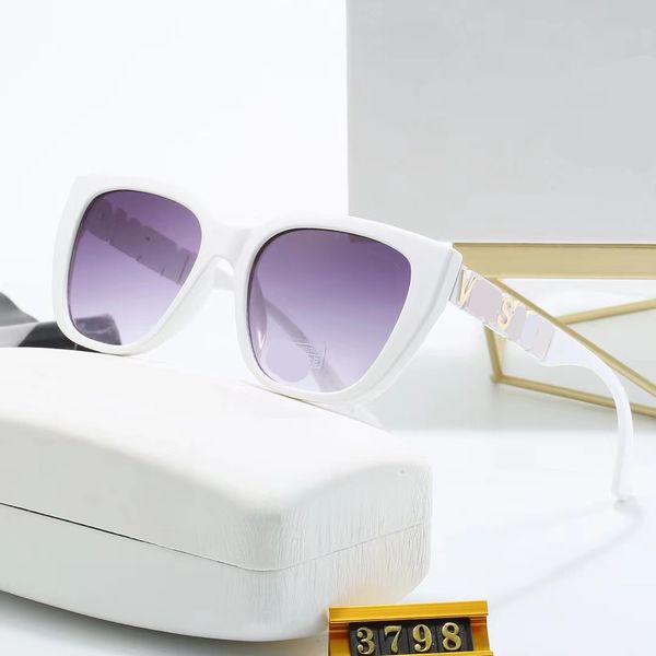 luxury 2024 Sunglasses polaroid lens Designer letter womens Mens Goggle senior Eyewear For Women eyeglasses frame Vintage Metal Sun Glasses With
luxury 2024 Sunglasses polaroid lens Designer letter womens Mens Goggle senior Eyewear For Women eyeglasses frame Vintage Metal Sun Glasses With