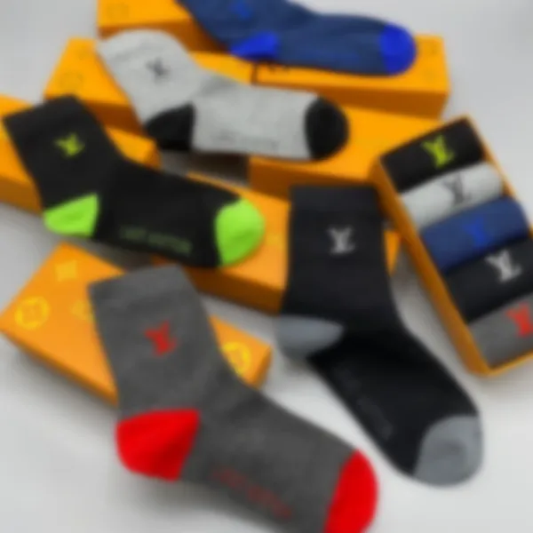 

2024 Sale sports socks couple tubesocks designer socks mens socks personality female design style mixed color socks for man and women 5 pieces/box, Black