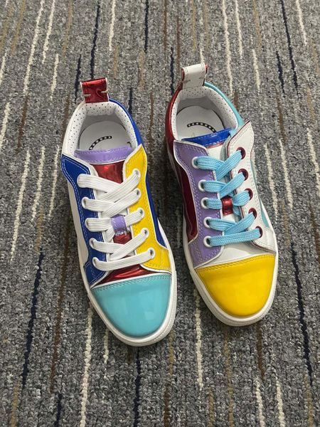 2024 New Kids Designer Red Bottoms Casual Shoes Loafere Rivets Low Studed Kid Designers Shoe Children Fashion Bottomes Trainers White, Brown
2024 New Kids Designer Red Bottoms Casual Shoes Loafere Rivets Low Studed Kid Designers Shoe Children Fashion Bottomes Trainers White, Brown