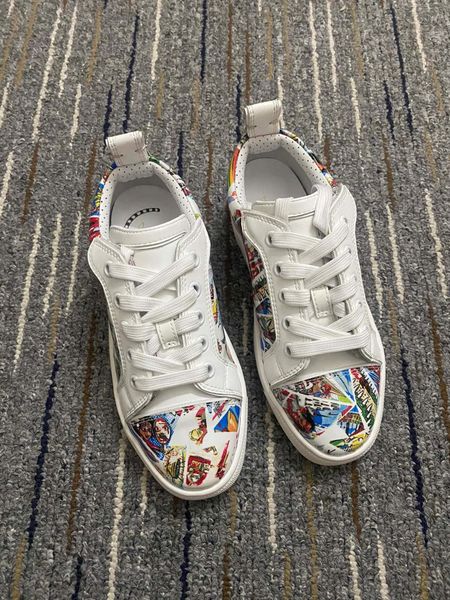 2024 New Kids Designer Red Bottoms Casual Shoes Loafere Rivets Low Studed Kid Designers Shoe Children Fashion Bottomes Trainers Running Soft, White
2024 New Kids Designer Red Bottoms Casual Shoes Loafere Rivets Low Studed Kid Designers Shoe Children Fashion Bottomes Trainers Running Soft, White