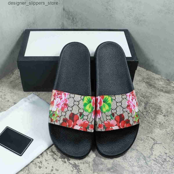 Slippers Luxury designer Slide flat slippers womens Strberry Tiger Bee sandals 2024 summer fashion mens beach indoor pearl red green printing couple Q240312