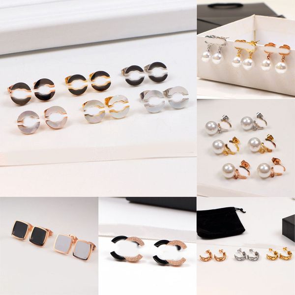 Elegant Pearl Gold Silver Plated Ear Stud Earrings Luxury Brand Designers Letters Stud Geometric Round Crystal Rhinestone Fashion Women Wedding Party Jewerlry
Elegant Pearl Gold Silver Plated Ear Stud Earrings Luxury Brand Designers Letters Stud Geometric Round Crystal Rhinestone Fashion Women Wedding Party Jewerlry