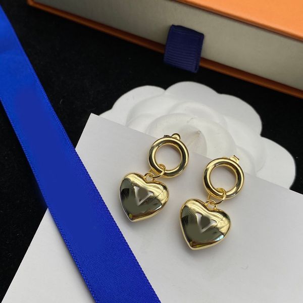 Classic Gold Love Heart Letters Stud Earring Fashion Women Luxury Stainless Steel Drop Earrings Original Brand Designer Wedding Party Jewelry Valentine's Day Gift
Classic Gold Love Heart Letters Stud Earring Fashion Women Luxury Stainless Steel Drop Earrings Original Brand Designer Wedding Party Jewelry Valentine's Day Gift