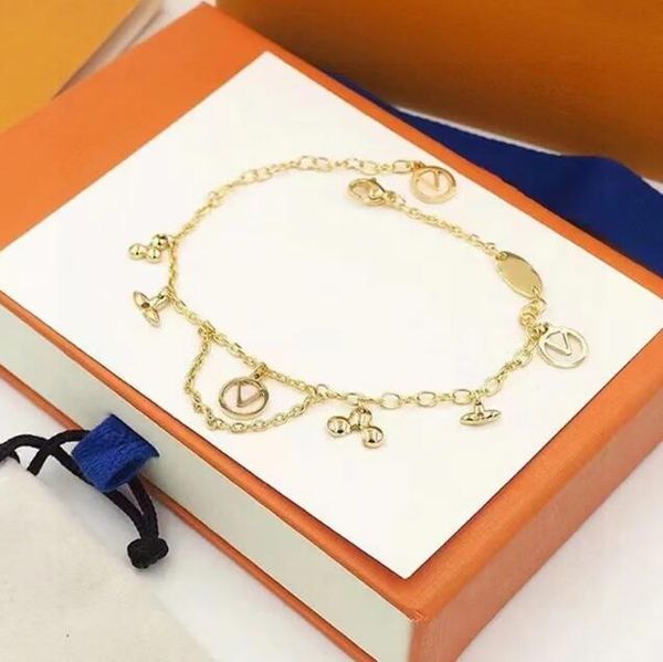 Classic Small Flower Letter Chain Bracelet Original Designer Women Charm Pendants 18K Gold Silver Plated Wristband Cuff Link Chain Bangle Fashion Jewelry With Box
Classic Small Flower Letter Chain Bracelet Original Designer Women Charm Pendants 18K Gold Silver Plated Wristband Cuff Link Chain Bangle Fashion Jewelry With Box