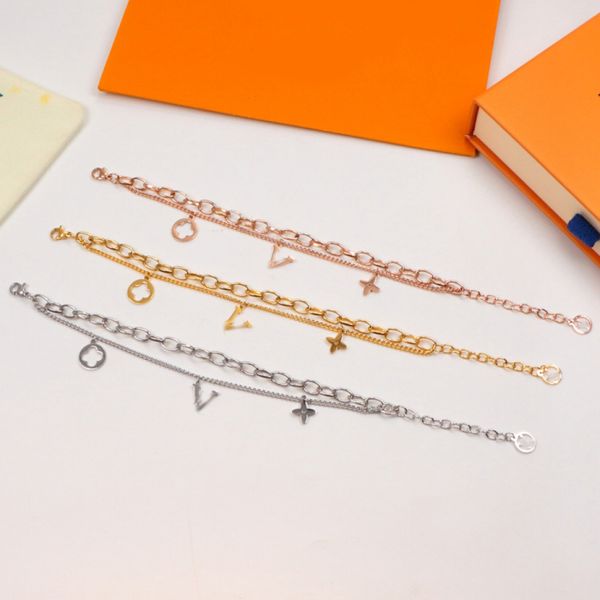 

Elegant Letter Clover Chain Bracelets Original Designer For Women Charm Pendants 18K Gold Silver Plated Wristband Cuff Link Chain Bangle Fashion Jewelry Gift