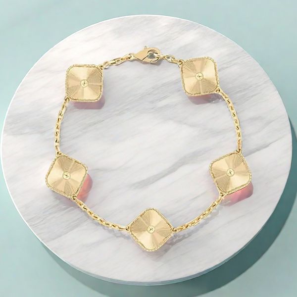 Van Clover Bracelet Luxury weave bracelet Four Leaf Bracelets 18K Gold Silver Plate Agate Diamond Fashion love Charm Chain For Women Wedding paty Gift
Van Clover Bracelet Luxury weave bracelet Four Leaf Bracelets 18K Gold Silver Plate Agate Diamond Fashion love Charm Chain For Women Wedding paty Gift