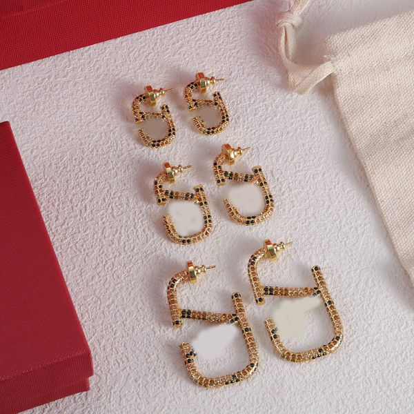 Luxury Crystal Earrings Letter V Stud Original Brand Designer Fashion Women Rhinestone Wedding Party Diamond Jewelry Valentine's Day Gift With Box High Quality
Luxury Crystal Earrings Letter V Stud Original Brand Designer Fashion Women Rhinestone Wedding Party Diamond Jewelry Valentine's Day Gift With Box High Quality