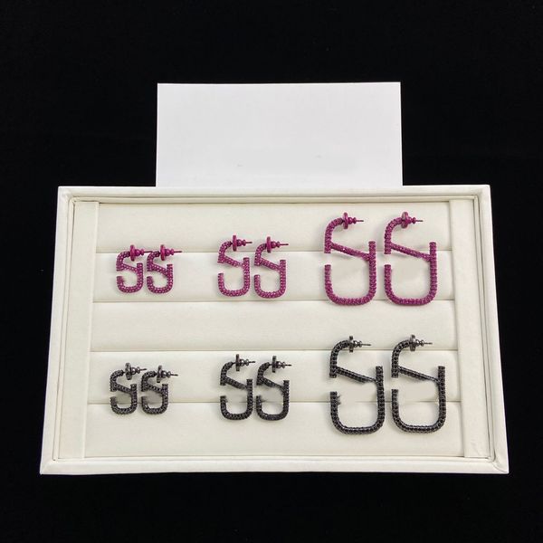 Luxury Crystal Earrings Letter V Stud Classic Brand Designer Fashion Women Rose Red Black Rhinestone Wedding Party Diamond Jewelry Valentine's Day Gift
Luxury Crystal Earrings Letter V Stud Classic Brand Designer Fashion Women Rose Red Black Rhinestone Wedding Party Diamond Jewelry Valentine's Day Gift