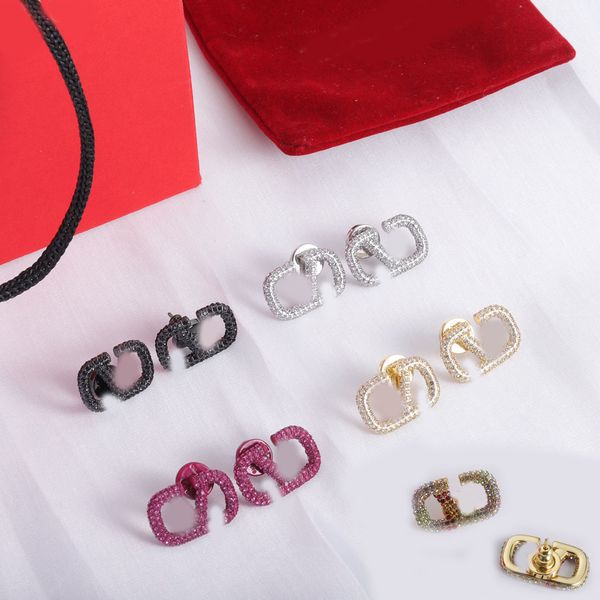 Elegant Earrings Colorful Crystal Gold Silver Ear Stud Luxury Brand Designers Letters V Stud Geometric Round Rhinestone Fashion Women Wedding Party Jewerlry
Elegant Earrings Colorful Crystal Gold Silver Ear Stud Luxury Brand Designers Letters V Stud Geometric Round Rhinestone Fashion Women Wedding Party Jewerlry