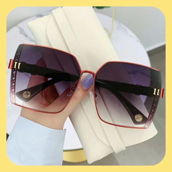 2024 Designer Sunglasses Classic Eyewear Goggles Outdoor Beach sunglasses for men and women Mixed colors optional Radiation Protection Anti-UV400
2024 Designer Sunglasses Classic Eyewear Goggles Outdoor Beach sunglasses for men and women Mixed colors optional Radiation Protection Anti-UV400