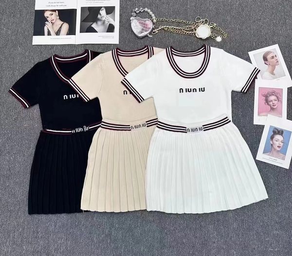 Fashion designer leisure luxury two-piece set of high-quality pleated skirt classic skirt mm letters spring summer short sleeve boutique women's wear, White
Fashion designer leisure luxury two-piece set of high-quality pleated skirt classic skirt mm letters spring summer short sleeve boutique women's wear, White