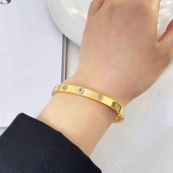 

Designer Cuff Bracelet Stainless Steel Bracelets Luxury Men's and Women's Gold Fashion Popular Never Fade Color Lover Bracelet Trend Wedding Jewelry