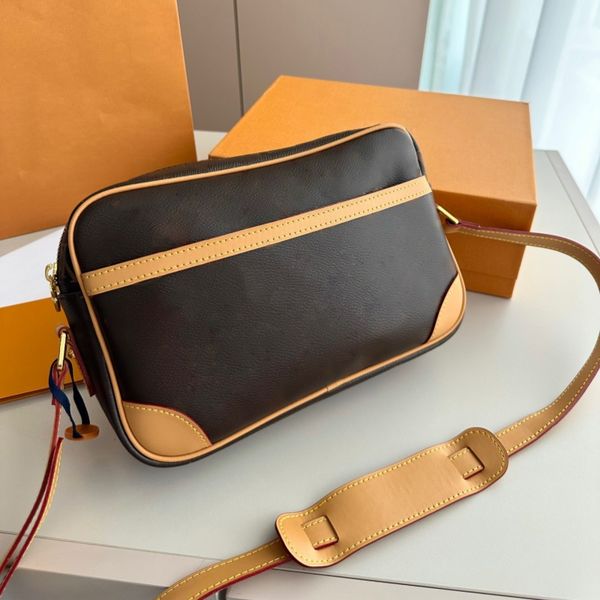 Bags Top Designer Danube Shoulder bag Men Women Leather Cross body Luxury Brand Purse Brown Flower Camera Handbag, L2
Bags Top Designer Danube Shoulder bag Men Women Leather Cross body Luxury Brand Purse Brown Flower Camera Handbag, L2