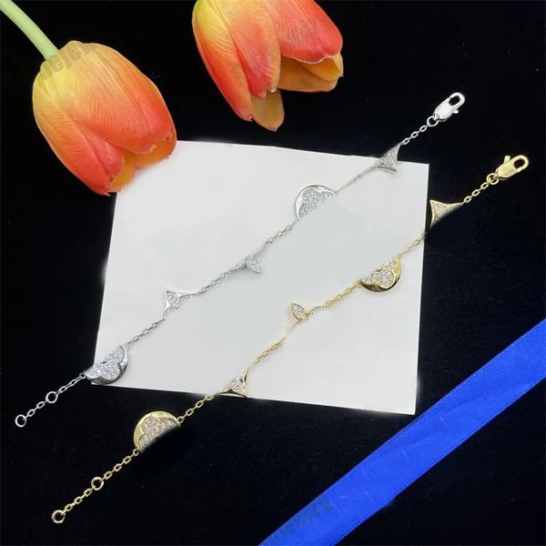 Elegant Women Girl Trendy Luxury Brand Designer Charm Bracelet Gold Plated Bracelets Diamond Flower Letter Link Chain Bracelet Classic Fashion Jewelry With Box
Elegant Women Girl Trendy Luxury Brand Designer Charm Bracelet Gold Plated Bracelets Diamond Flower Letter Link Chain Bracelet Classic Fashion Jewelry With Box