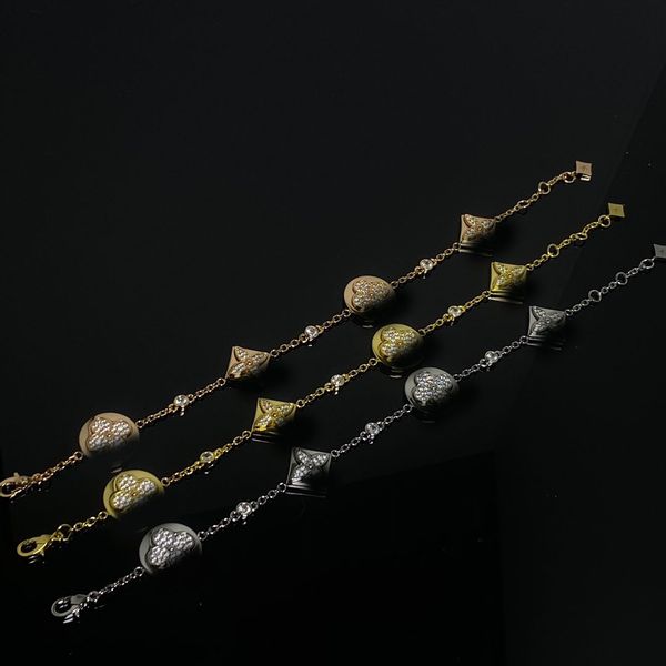 Elegant Chain Bracelet 18K Gold Silver Plated Crystal Clover Flower Charm Pendants Original Designer Fashion Women Wristband Cuff Link Bangle Jewelry With Box
Elegant Chain Bracelet 18K Gold Silver Plated Crystal Clover Flower Charm Pendants Original Designer Fashion Women Wristband Cuff Link Bangle Jewelry With Box