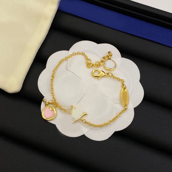 Elegant Heart Letter Chain Bracelet Luxury Original Designer Women Charm Pendants 18K Gold Silver Plated Wristband Cuff Link Chain Bangle Fashion Jewelry
Elegant Heart Letter Chain Bracelet Luxury Original Designer Women Charm Pendants 18K Gold Silver Plated Wristband Cuff Link Chain Bangle Fashion Jewelry