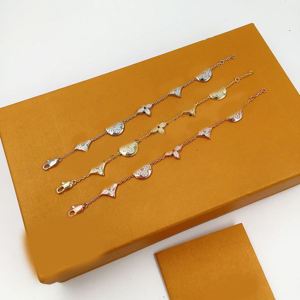 Classic Chain Bracelet Crystal Clover Flower Charm Pendants Original Designer Fashion Women 18K Gold Silver Plated Wristband Cuff Link Bangle Jewelry With Box
Classic Chain Bracelet Crystal Clover Flower Charm Pendants Original Designer Fashion Women 18K Gold Silver Plated Wristband Cuff Link Bangle Jewelry With Box