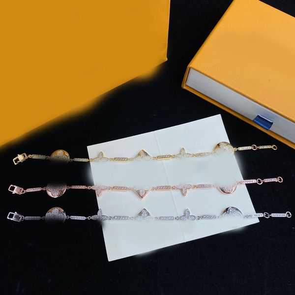 Elegant Charm Bracelet Luxury Original Designer Crystal 18K Gold Silver Plated Clover Flower Pendants For Women Wristband Cuff Bangle Fashion Jewelry With Box
Elegant Charm Bracelet Luxury Original Designer Crystal 18K Gold Silver Plated Clover Flower Pendants For Women Wristband Cuff Bangle Fashion Jewelry With Box