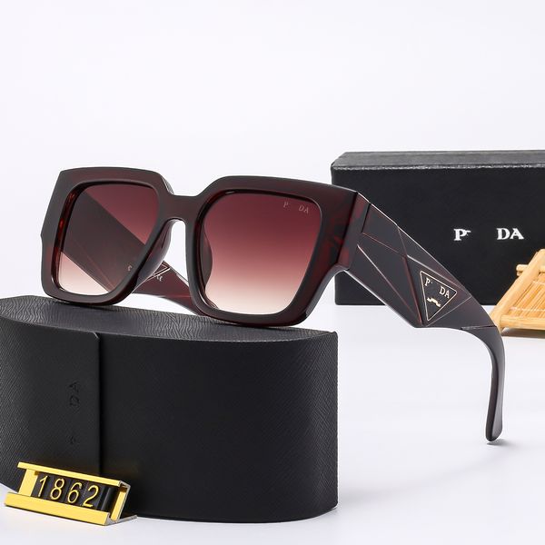 Mens sunglasses Designer sunglasses for women Classic Eyeglasses Goggle Outdoor Beach Sun Glasses Optional Triangular signature 6 colors Fashion Luxury designer
Mens sunglasses Designer sunglasses for women Classic Eyeglasses Goggle Outdoor Beach Sun Glasses Optional Triangular signature 6 colors Fashion Luxury designer