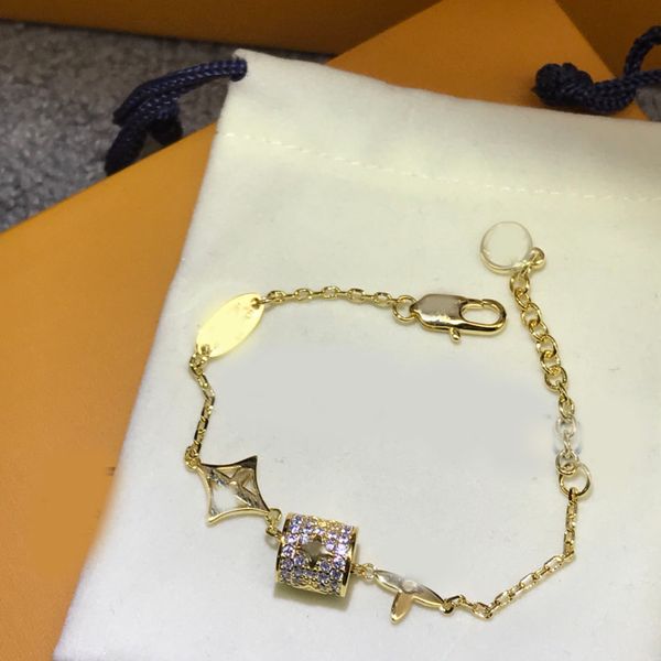 Bracelets Simple Brand Designer Crystal Pendant for Women 18K Gold Silver Plated Letter Charm Chain Wristband Cuff Bangle Wedding Fashion Jewelry
Bracelets Simple Brand Designer Crystal Pendant for Women 18K Gold Silver Plated Letter Charm Chain Wristband Cuff Bangle Wedding Fashion Jewelry