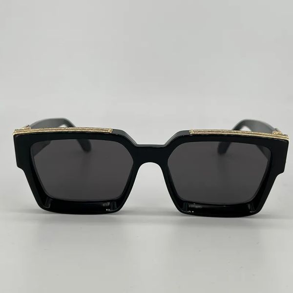 Millionaire Designer Sunglasses for men and women Classic square full frame Vintage 1165 1.1 Shiny Gold Metal UV Protection Functional Design for Outdoor Activities
Millionaire Designer Sunglasses for men and women Classic square full frame Vintage 1165 1.1 Shiny Gold Metal UV Protection Functional Design for Outdoor Activities