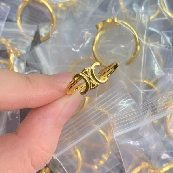 Designer Fashion Branded Letter Band Rings Women 18K Gold Plated Silver Plated Stainless Steel Love Wedding Jewelry Supplies Ring Fine Carving Finger Ring
Designer Fashion Branded Letter Band Rings Women 18K Gold Plated Silver Plated Stainless Steel Love Wedding Jewelry Supplies Ring Fine Carving Finger Ring