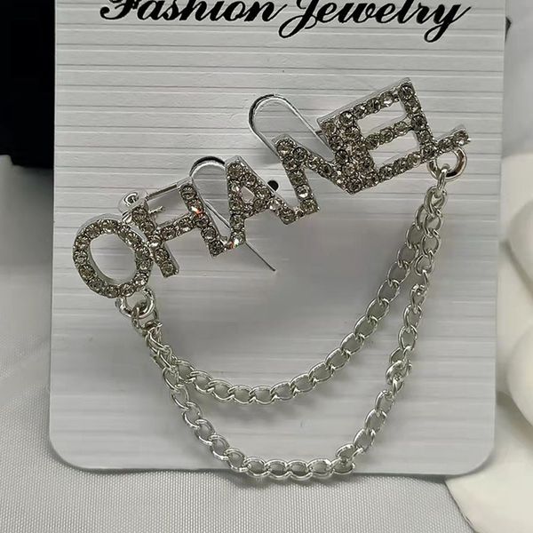 Luxury Women Men Designer Brand Letter Brooches 18K Gold Plated Inlay Crystal Rhinestone Jewelry Brooch Charm Pearl Pin Marry Party Gift Accessorie
Luxury Women Men Designer Brand Letter Brooches 18K Gold Plated Inlay Crystal Rhinestone Jewelry Brooch Charm Pearl Pin Marry Party Gift Accessorie