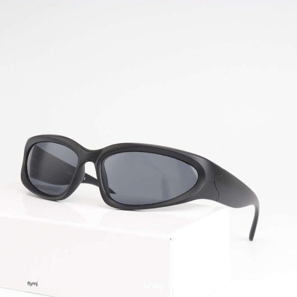 2 pcs Fashion luxury designer New cycling sunglasses mens and womens sports sunglasses classic travel fashion glasses 2205 S54Z
2 pcs Fashion luxury designer New cycling sunglasses mens and womens sports sunglasses classic travel fashion glasses 2205 S54Z
