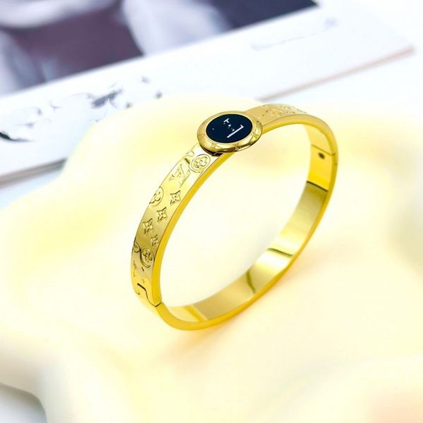 Designer Bracelets Luxury Brand Luivacd Letter Bracelets Designer For Women Bangle Fashion Jewelry Accessory Party Wedding Gift
Designer Bracelets Luxury Brand Luivacd Letter Bracelets Designer For Women Bangle Fashion Jewelry Accessory Party Wedding Gift