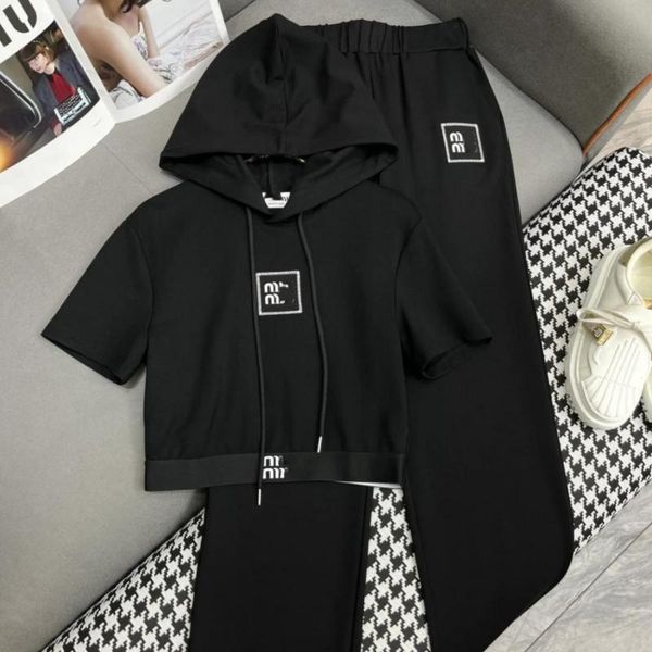 Womens clothes MM 24ss new hooded short sleeved hooded top wide leg pants set with letter embroidered ribbon decoration, White
Womens clothes MM 24ss new hooded short sleeved hooded top wide leg pants set with letter embroidered ribbon decoration, White