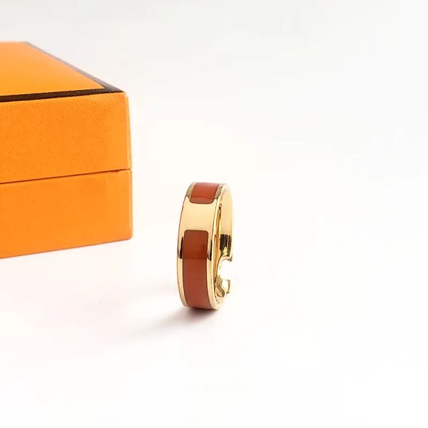 New high quality designer design titanium 6mm ring classic jewelry men and women couple rings top With original box
New high quality designer design titanium 6mm ring classic jewelry men and women couple rings top With original box