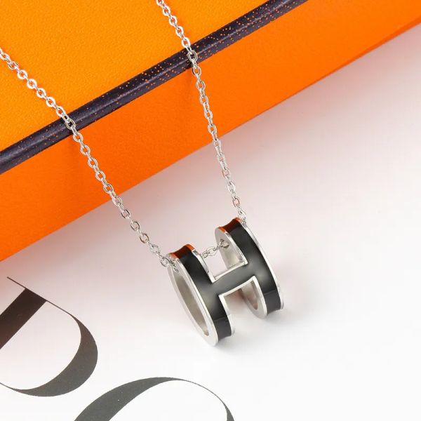 Designer Letter Pendant Necklaces Fashion for Womans Hip Hop Jewelry Titanium Gold Plate Colorfast Hypoallergenic Party Gift Celtic With original box
Designer Letter Pendant Necklaces Fashion for Womans Hip Hop Jewelry Titanium Gold Plate Colorfast Hypoallergenic Party Gift Celtic With original box