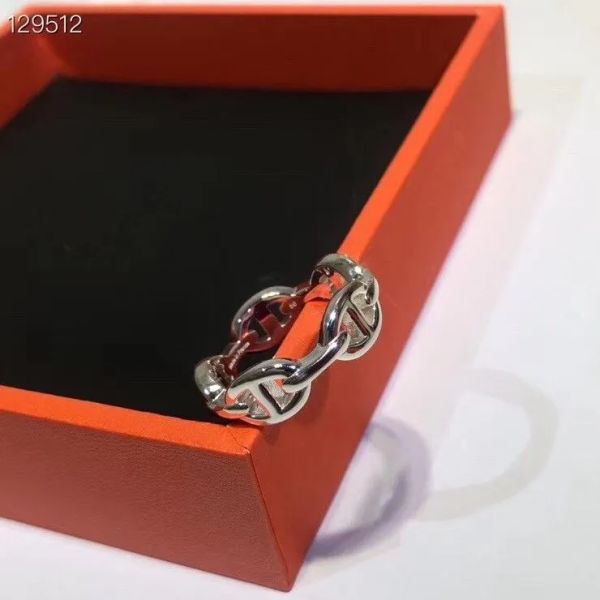 Designer ring Plain Ring Printed New Style Very Simple and Elegant Ring Fashion Letter Rings High Quality Titanium Steel Jewelry Supply With original box
Designer ring Plain Ring Printed New Style Very Simple and Elegant Ring Fashion Letter Rings High Quality Titanium Steel Jewelry Supply With original box