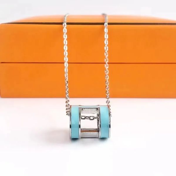 Designer necklace Classic Luxury heart necklace Pendant womens Necklaces Women 18K Gold Letter Pendant Luxury fanshion Jewelry Colorfast gift With box
Designer necklace Classic Luxury heart necklace Pendant womens Necklaces Women 18K Gold Letter Pendant Luxury fanshion Jewelry Colorfast gift With box