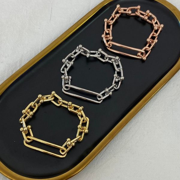 Retro Chain Bracelet Luxury Brand Designer Bangle Fashion Couple Wristband Cuff Bracelet for Women 18K Gold Silver Plated Titanium Steel Wedding Jewelry Wholesale
Retro Chain Bracelet Luxury Brand Designer Bangle Fashion Couple Wristband Cuff Bracelet for Women 18K Gold Silver Plated Titanium Steel Wedding Jewelry Wholesale
