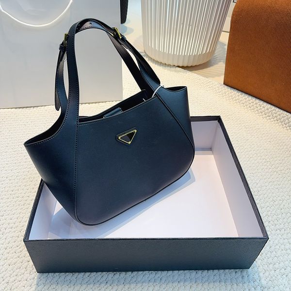 Luxury Designer Bag Genuine Leather glitter Leather shoulderbag underarm bag Simple fashion four seasons large capacity shoulder bag handbag, White
Luxury Designer Bag Genuine Leather glitter Leather shoulderbag underarm bag Simple fashion four seasons large capacity shoulder bag handbag, White