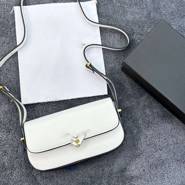 Brand New Small Square Crossbody Single Shoulder Bags Women's Handbag Oil Leather Triangle Label Batch Plastic Sealing, Brown
Brand New Small Square Crossbody Single Shoulder Bags Women's Handbag Oil Leather Triangle Label Batch Plastic Sealing, Brown