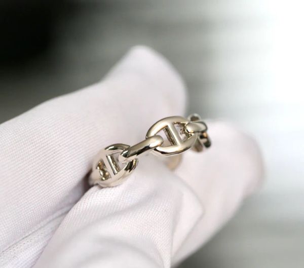 Designers rings fashion creative jewelry enamel for women man letter ring woman party wedding lovers gift With original box
Designers rings fashion creative jewelry enamel for women man letter ring woman party wedding lovers gift With original box