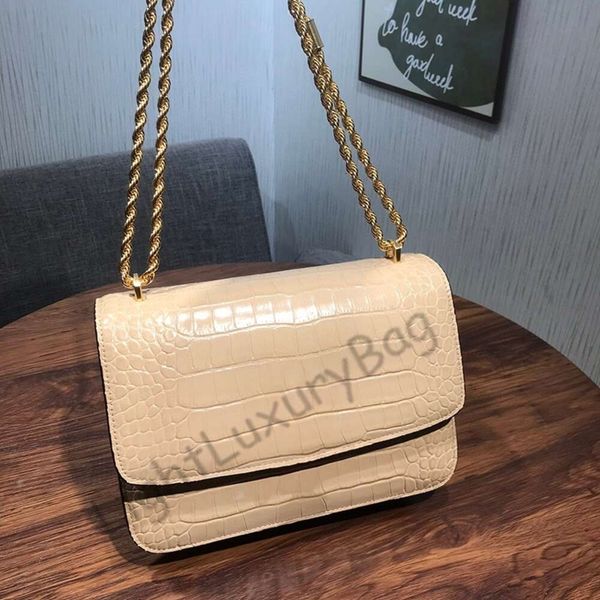 1: 1. Top of the line new crocodile patterned cowhide accordion bag with a mirror finish, paired with two shoulders burchbag, Champagne
1: 1. Top of the line new crocodile patterned cowhide accordion bag with a mirror finish, paired with two shoulders burchbag, Champagne