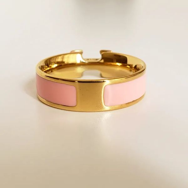 New high quality designer design titanium ring classic jewelry men and women couple rings modern style band With original box
New high quality designer design titanium ring classic jewelry men and women couple rings modern style band With original box