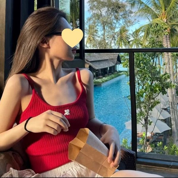 Summer Designer T Shirt Cropped courre tank top French high quality Embroidered logo embroidered pit stripe knitted camisole vest women designer top, Black 
Summer Designer T Shirt Cropped courre tank top French high quality Embroidered logo embroidered pit stripe knitted camisole vest women designer top, Black