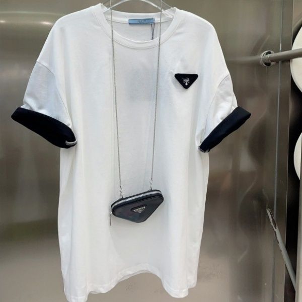 luxury Tops women designer t shirt Summer oversize Casual Triangle Label Color Block Sleeves Loose Slim Short Sleeve Tshirt with Bag, White
luxury Tops women designer t shirt Summer oversize Casual Triangle Label Color Block Sleeves Loose Slim Short Sleeve Tshirt with Bag, White
